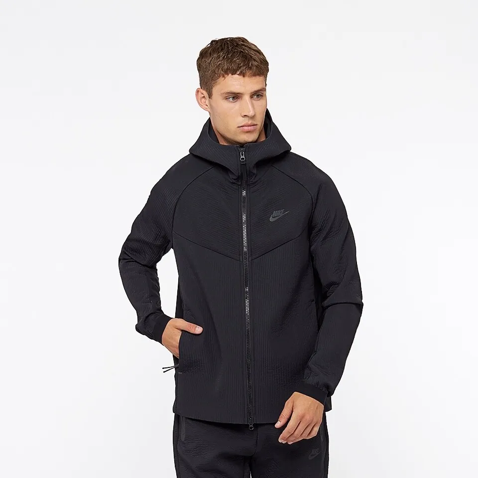 The Ultimate in Performance: Nike Tech Jacket插图